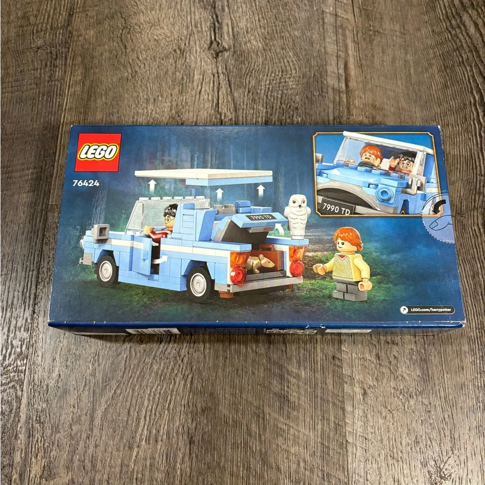 NEW | LEGO Harry Potter: Flying Ford Anglia (76424)